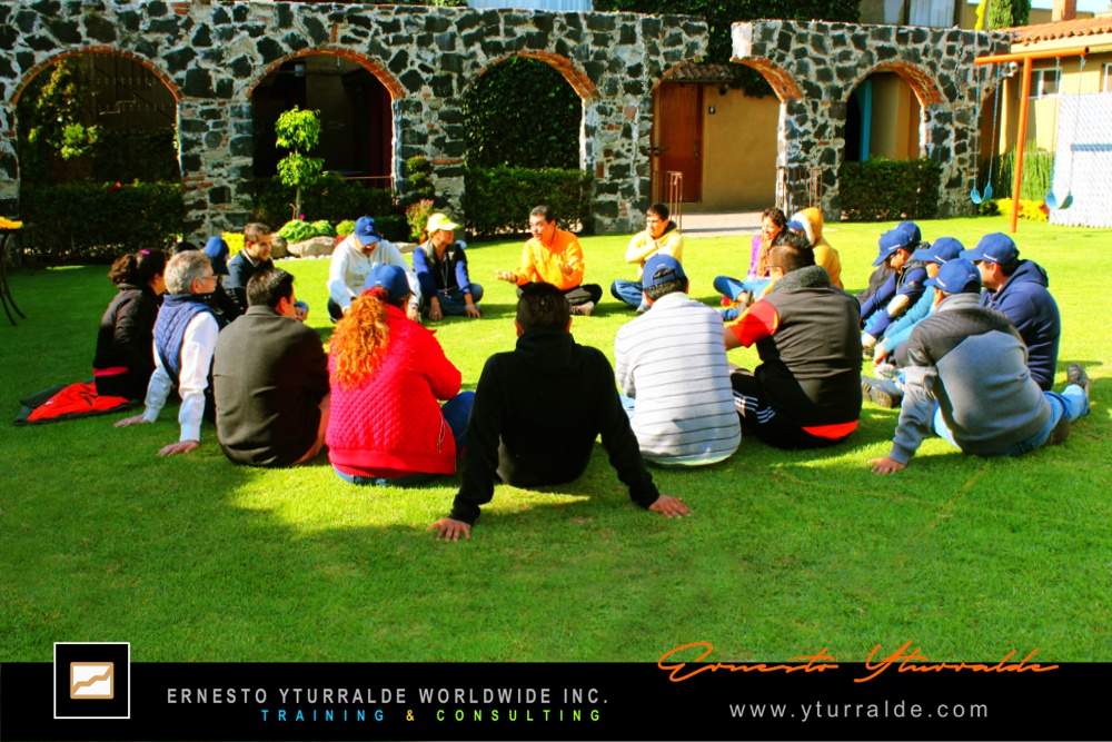 Aprendizajes, debriefing y reflexión en dinámicas de Team Building vivencial